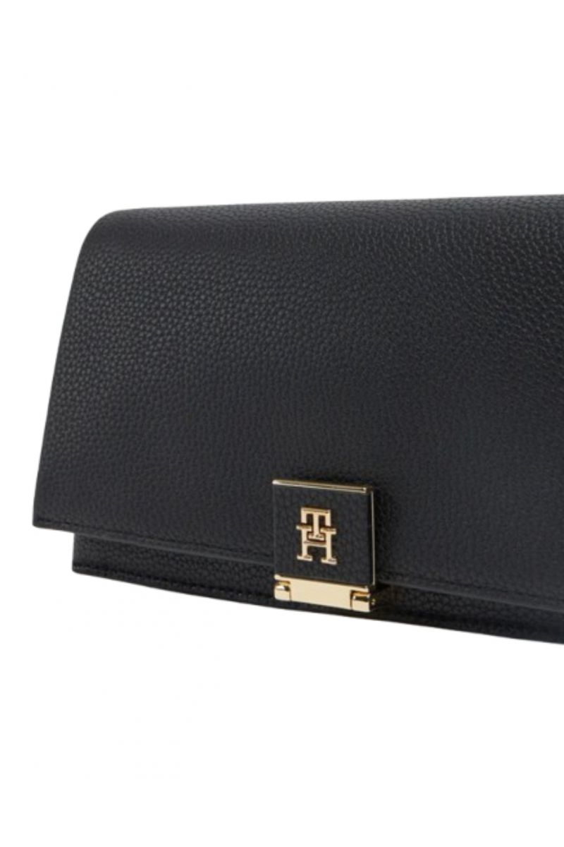 TOMMY HILFIGER - TH HER FLAP W/CHAIN BLACK - 358410
