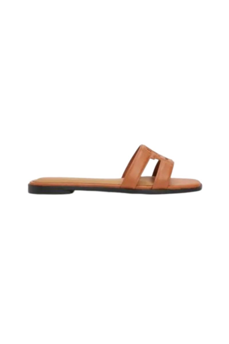 TOMMY HILFIGER TH LOGO STRAP MULE CINNAMON BARK - 358338
