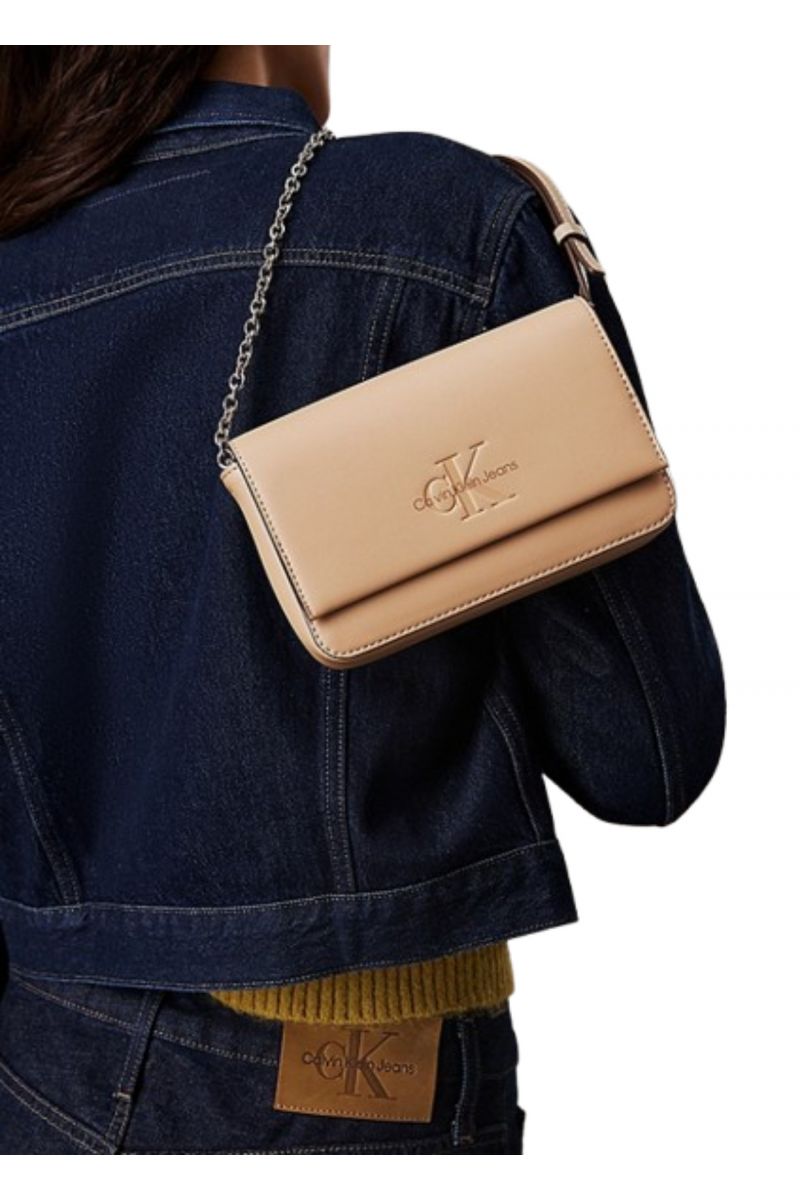 CALVIN KLEIN JEANS - SCULPTED EW FLAP PHONE CB MONO CROCKERY - 357526